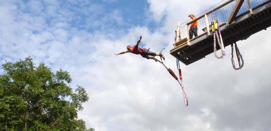 Saut à l’élastique pour booster l’esprit d’équipe